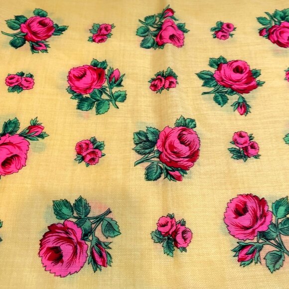 Vintage Yellow Scarf 100% Pure Virgin Wool With Pink Roses & Green Leaves Hand S - Picture 3 of 7